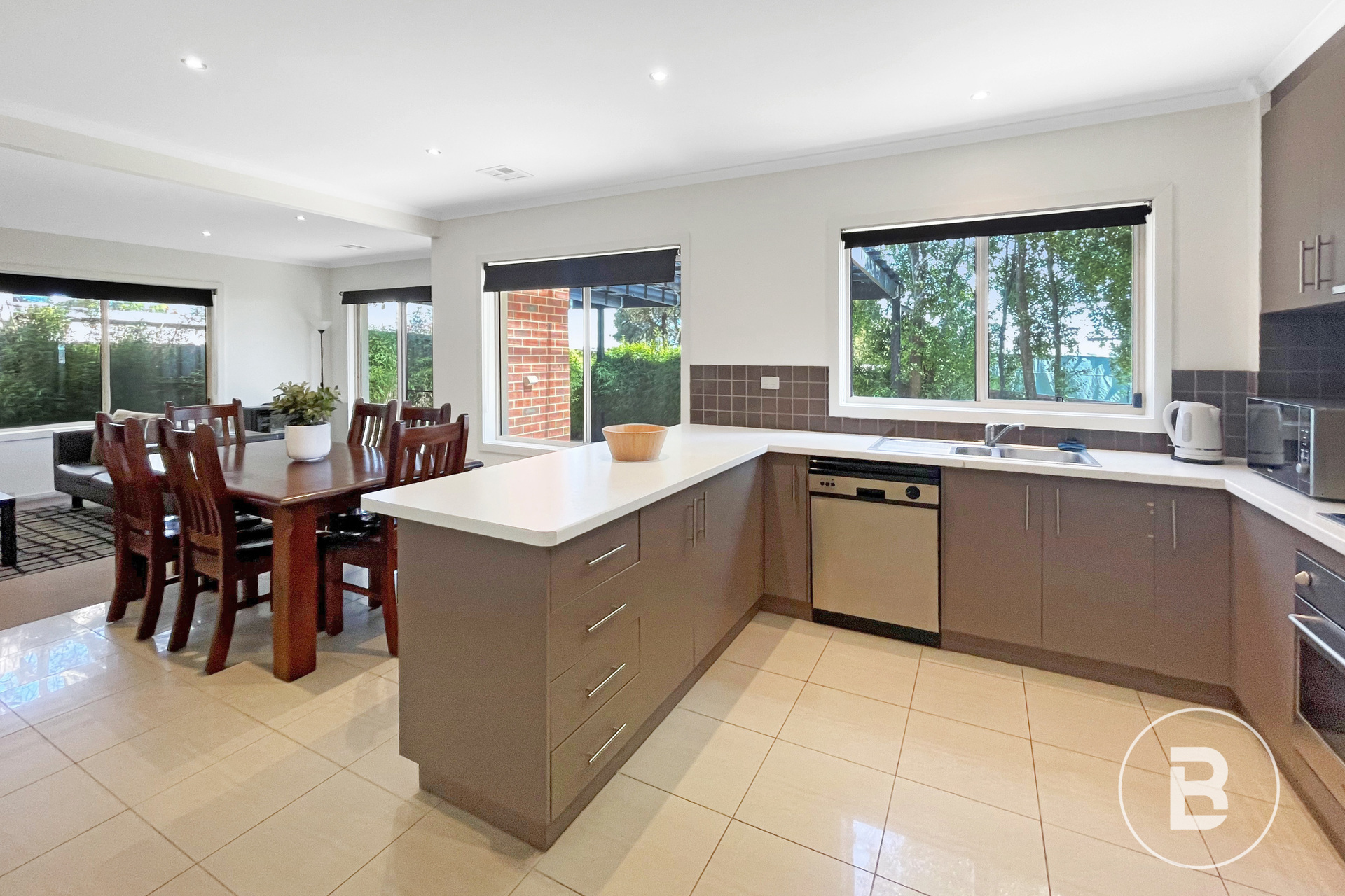 UNIT 6 20 FALCON DR, INVERMAY PARK VIC 3350, 0 Kuwarto, 0 Banyo, Townhouse