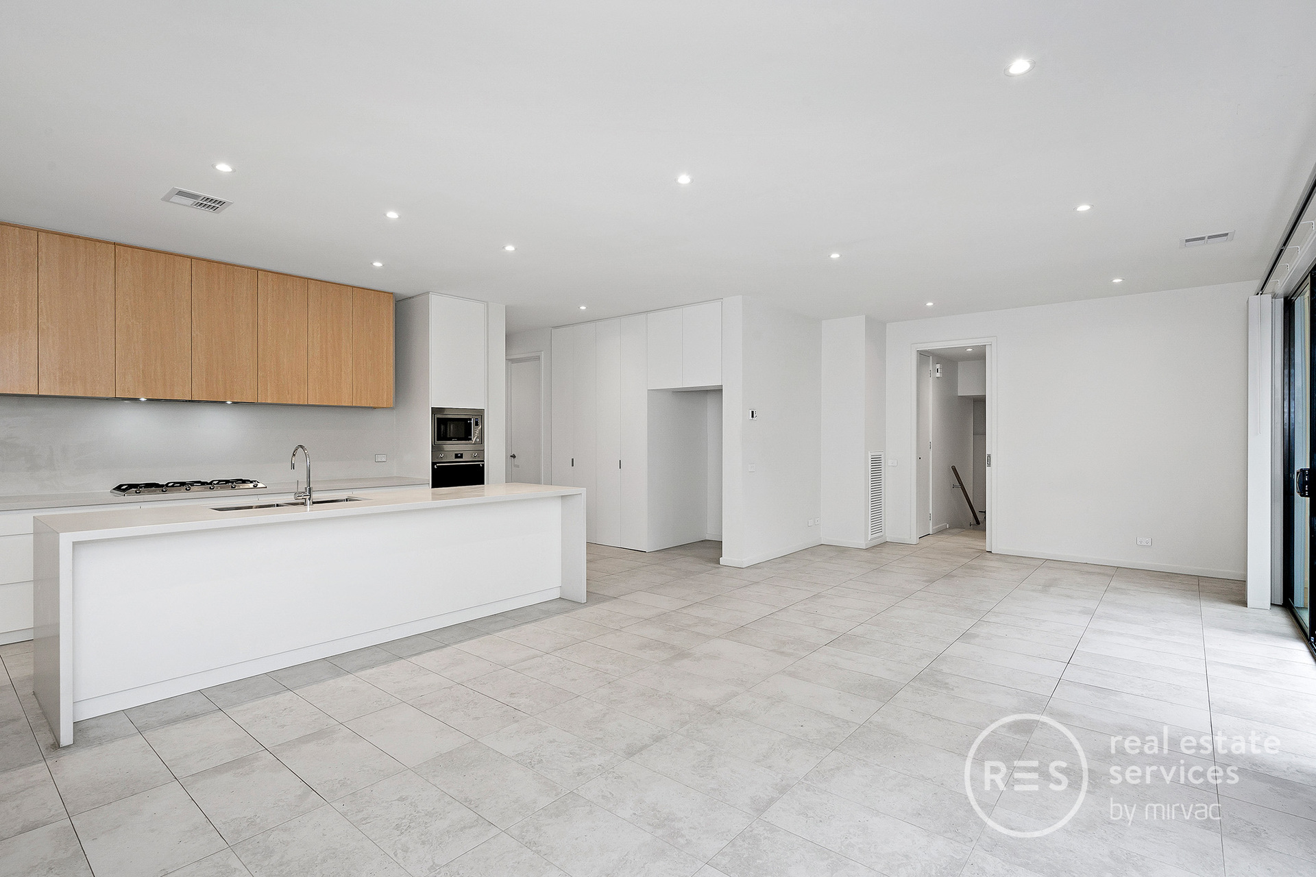 14 ABERDEEN DR, DONCASTER VIC 3108, 0 chambres, 0 salles de bain, Townhouse