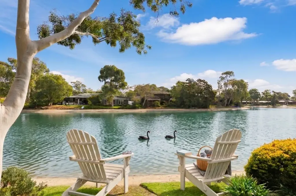 Patterson Lakes 5ห้องนอน Waterfront Living with a Private Beach & Effortless Entertaining - EOI - DEADLINE 23/06/2026