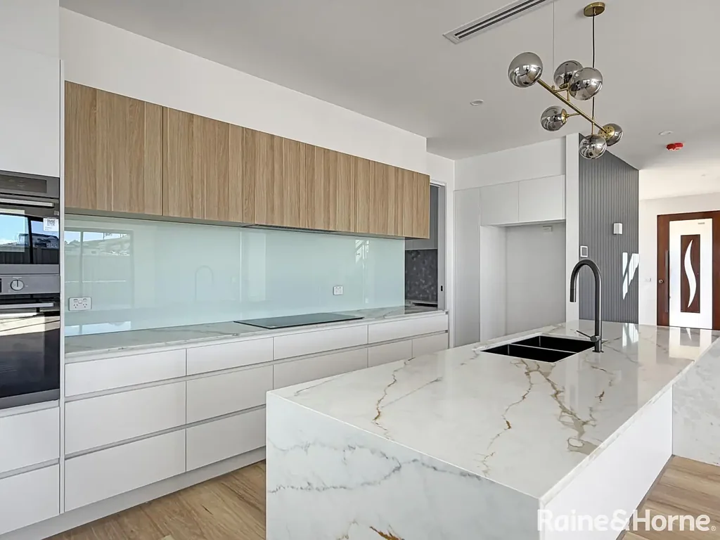 Stylish & Brand New Googong Family Home