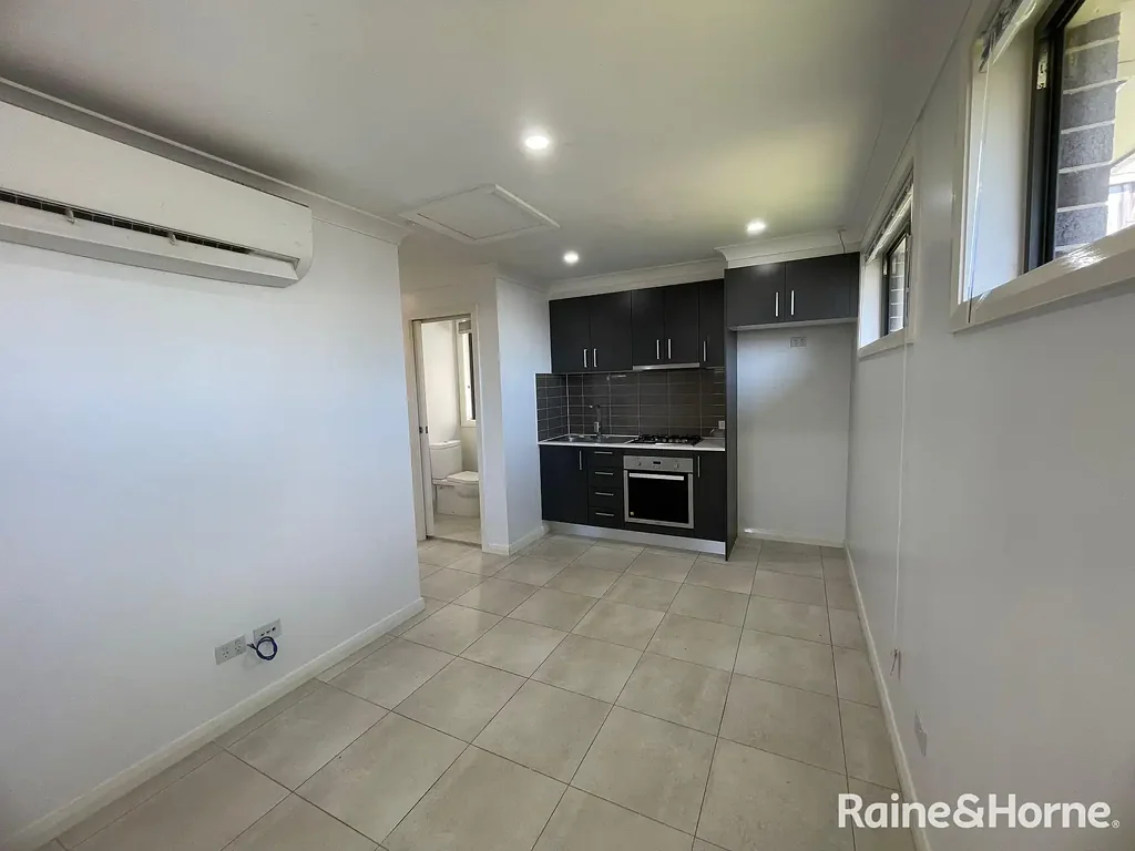 ONE BEDROOM FLAT IN HEART OF MINTO!!