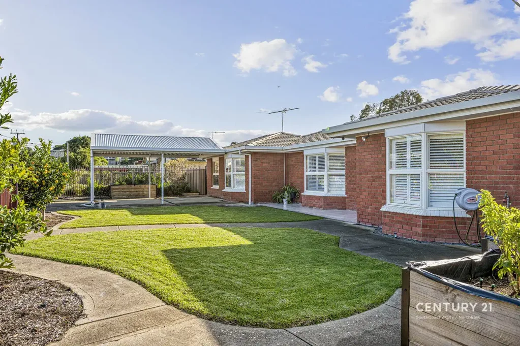 Old Noarlunga 5 Slaapkamer Versatile Family Living in a Prime Old Noarlunga Location