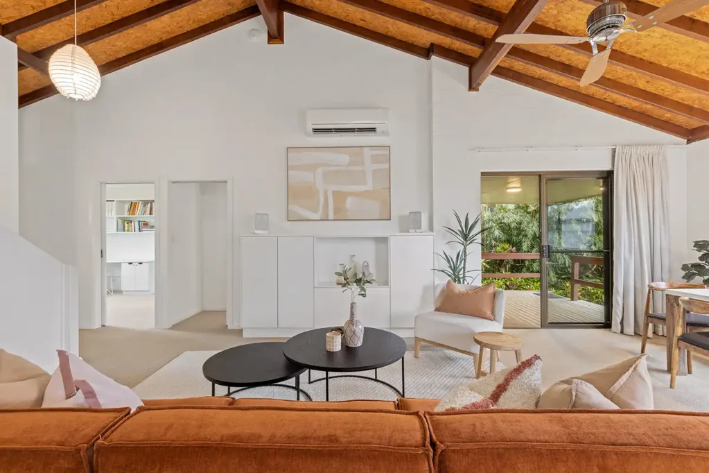 Byron Bay 3 Bedroom Elevated Byron Bay Living with Charm & Character
