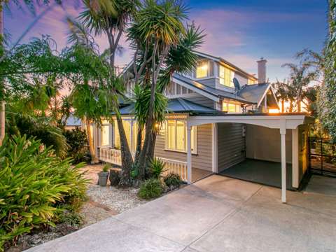 Mount Eden 4房 加州风情梦幻住宅，878㎡大地+热带花园，Waitakere山脉美景尽收眼底！ Tropical Oasis in Mt Eden - Space Abounds