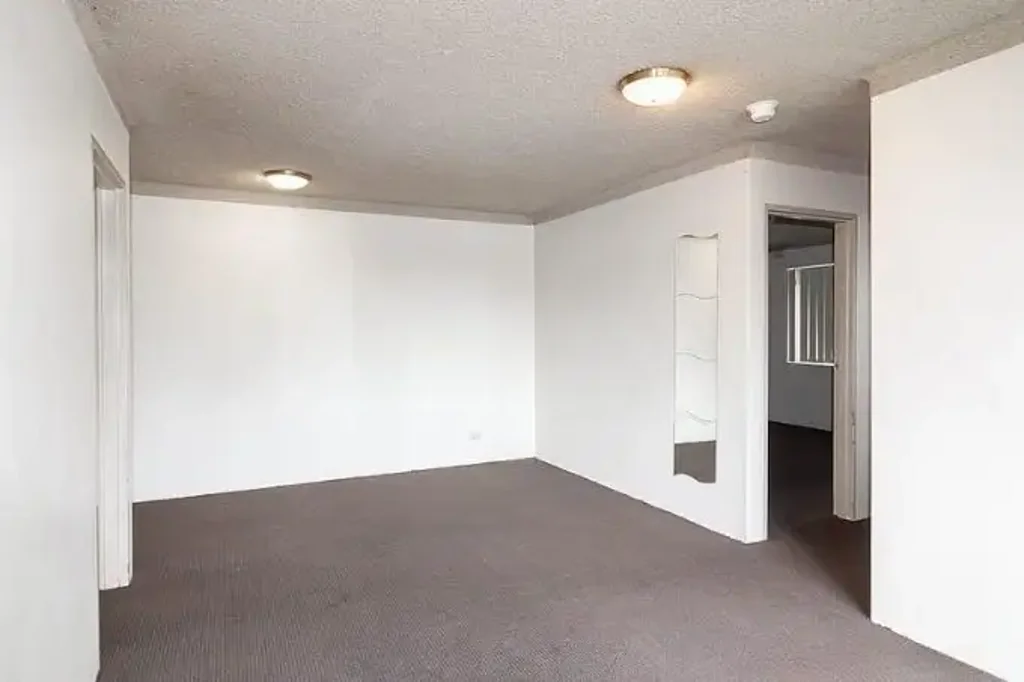 Light Filled Two Bedroom Apartment with Carspace