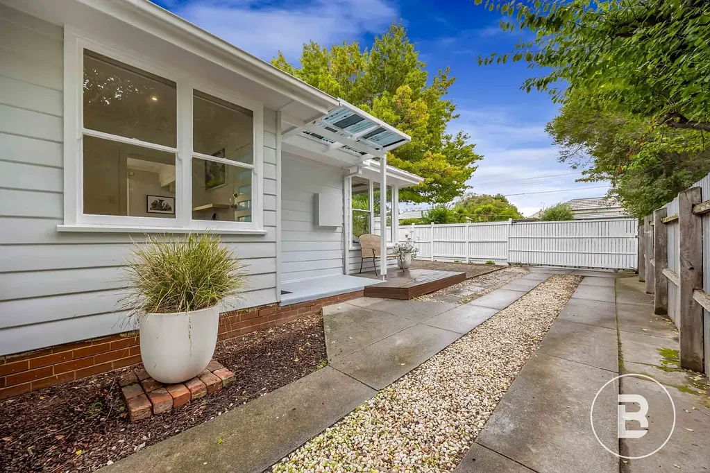 Ballarat Central 3房  PERFECTLY POSITIONED CENTRAL HOME WITH LIFESTYLE APPEAL.