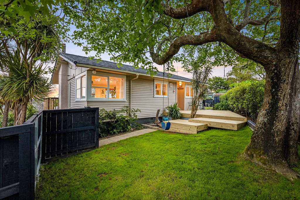 20 Tauhara Street, Green Bay, Waitakere City, Auckland