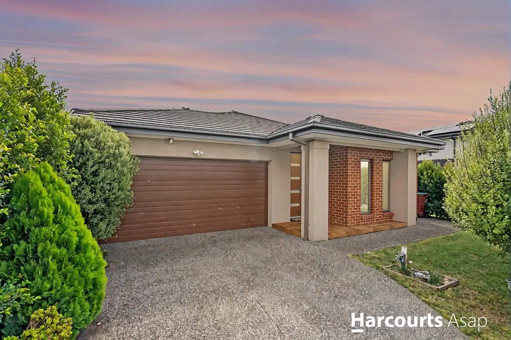 9 Tamarind Road, Cranbourne North, VIC 3977