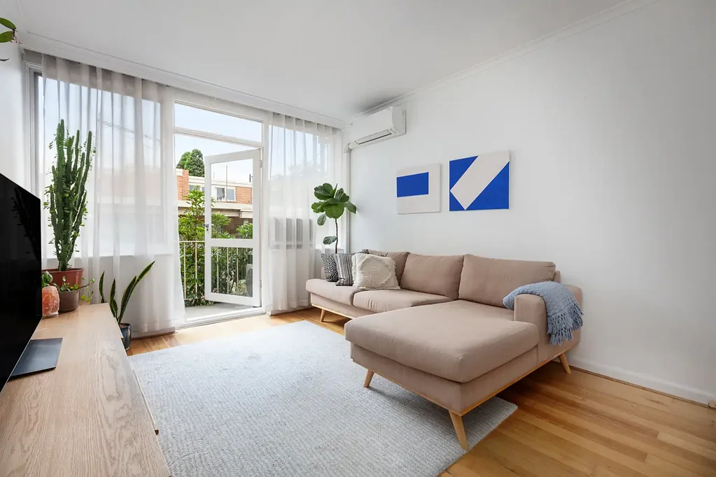 Top Floor "Dorchester" Apartment