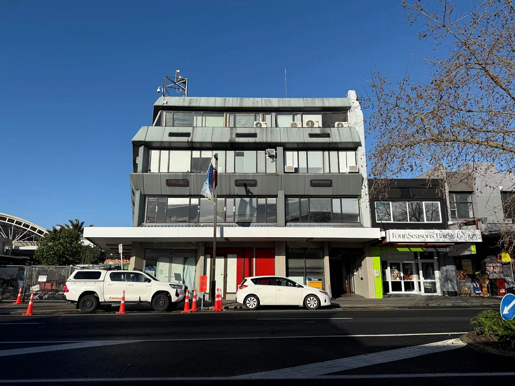 Henderson CORNER PROFILE IN THE CENTRE OF HENDERSON