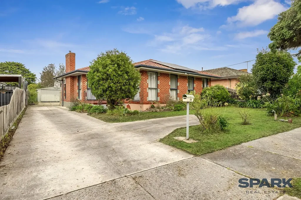Sunbury 3બેડરૂમ Classic Brick Home with Exciting Potential