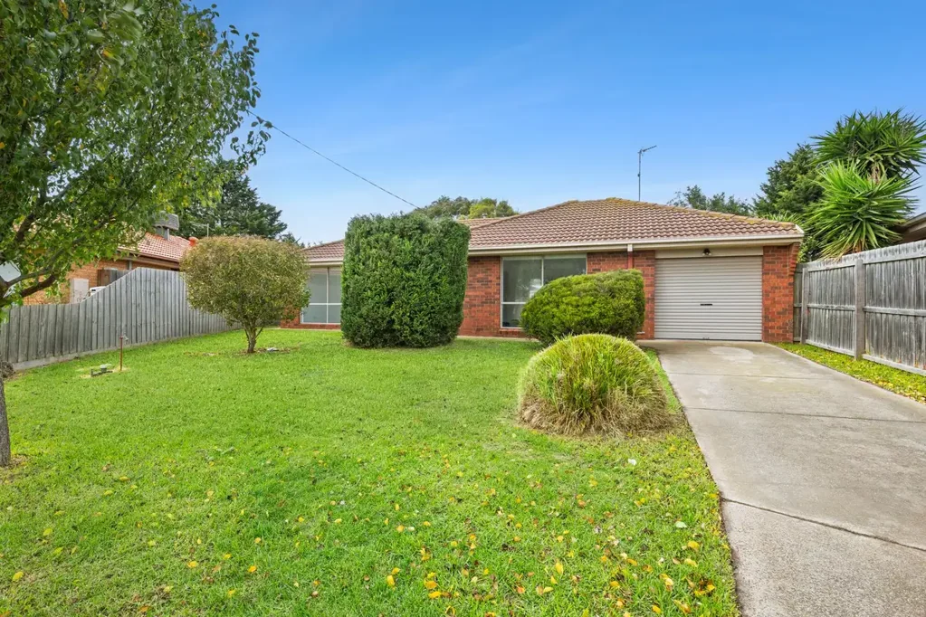 Whittington 2Zimmer Spacious Block, Endless Potential on 870sqm (Approx.)