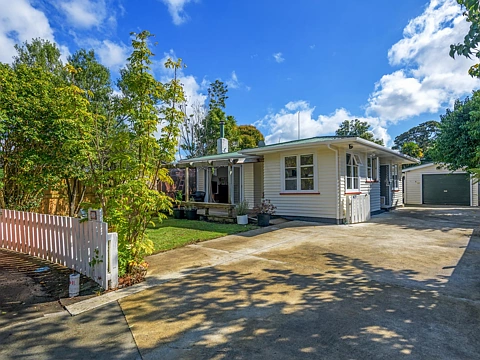 Awapuni 3房  Enticing Home & Income Opportunity