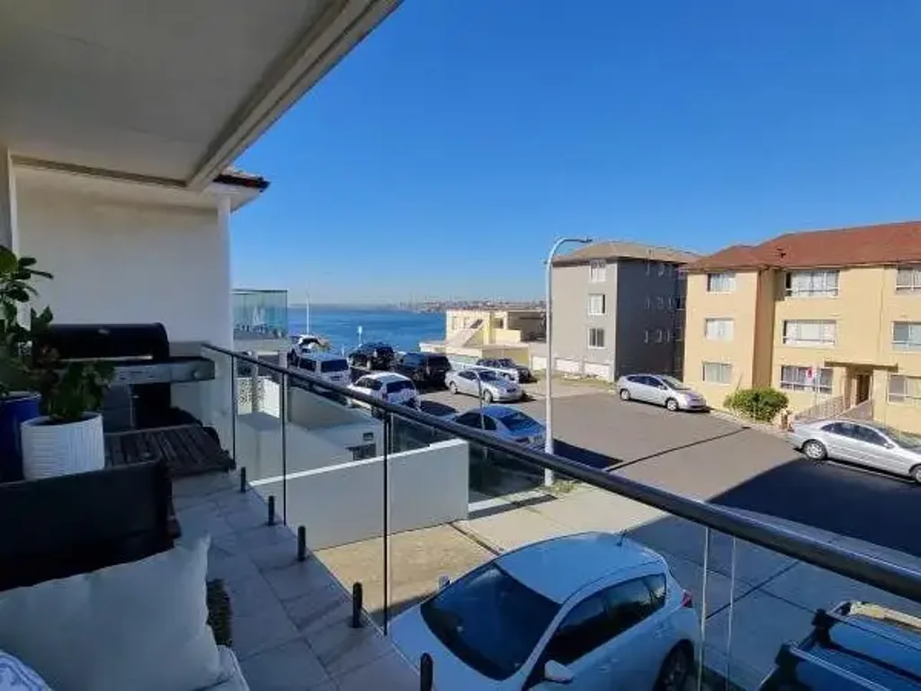 BRIGHT & SPACIOUS TWO BEDROOM APARTMENT WITH BEACH VIEWS
