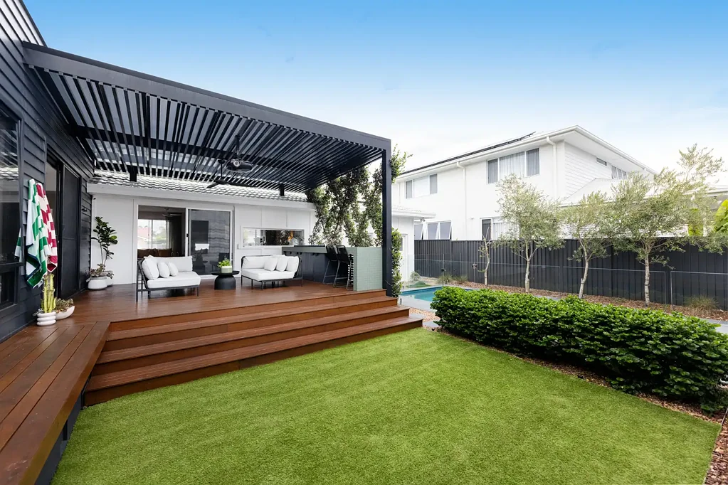 Burleigh Waters 4Kwarto SOUGHT AFTER STREET - DESIRABLE FAMILY HOME