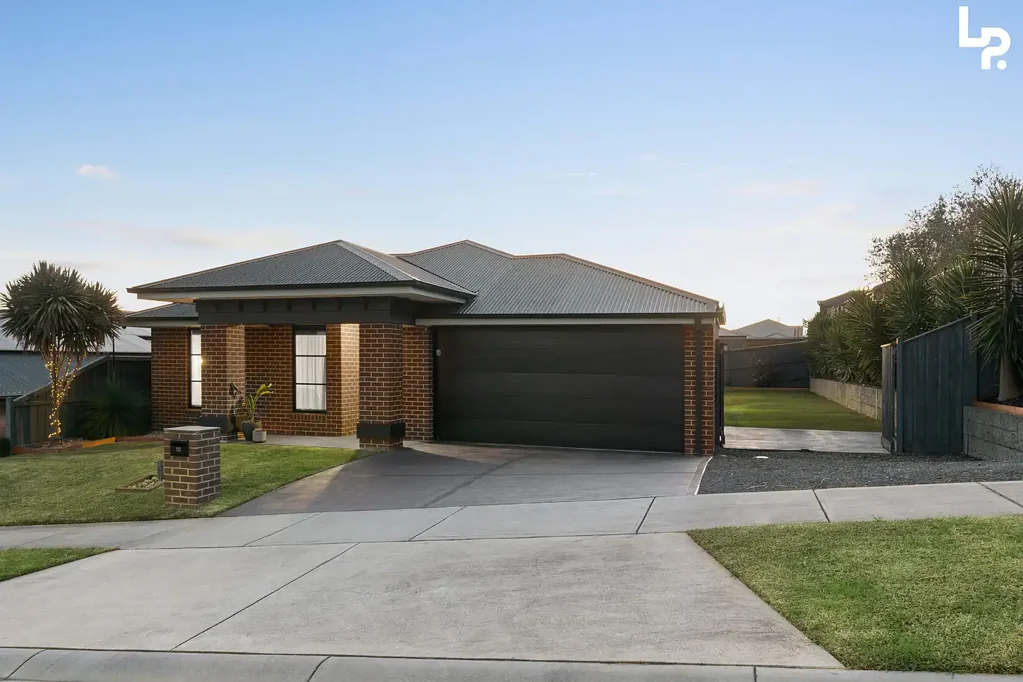Warragul 4部屋 LUXURY, SPACE & LOCATION WITH SIDE ACCESS