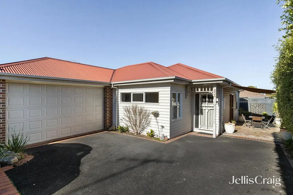 Bentleigh East 3બેડરૂમ Modern Character with Alfresco Appeal