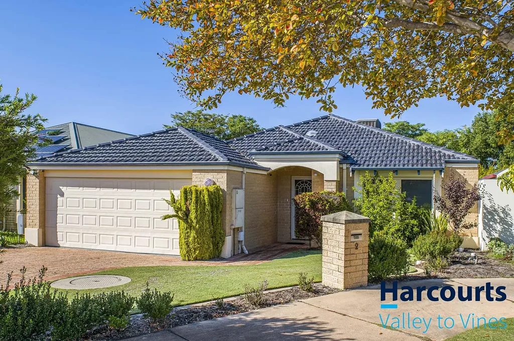 Beautifully Presented 3x2 Home in the Sought-After Bridges Estate