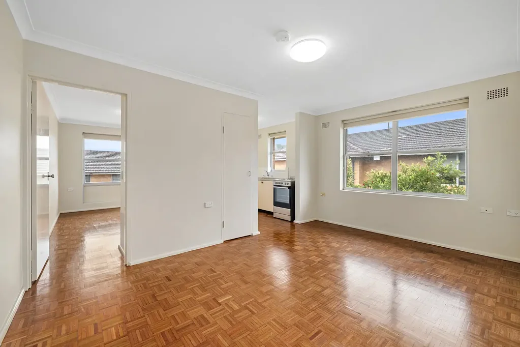 ONE BEDROOM APARTMENT IN CENTRAL LOCATION
