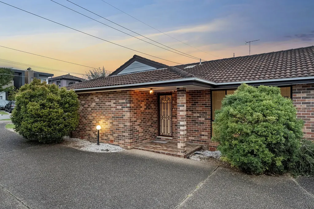 Caringbah 2कमरा Single-Level Living in a Boutique Complex of Six