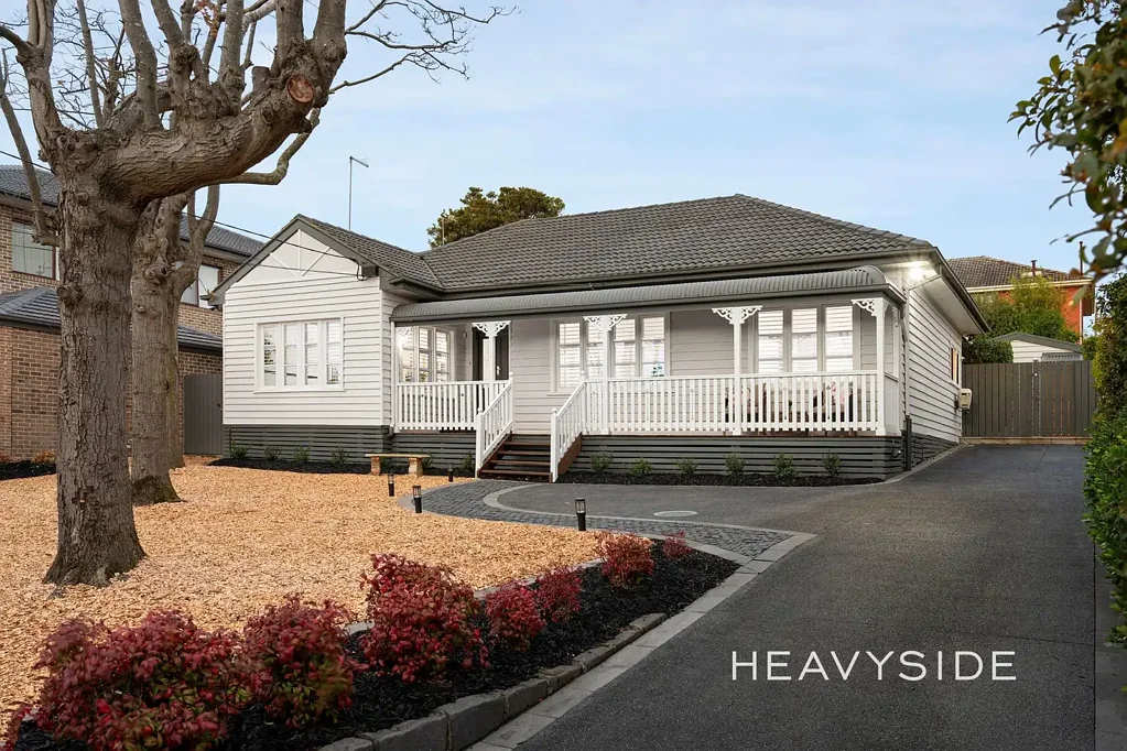 Surrey Hills 4Kwarto Timeless 1952 Family Home | Fully Renovated | High side of the Street