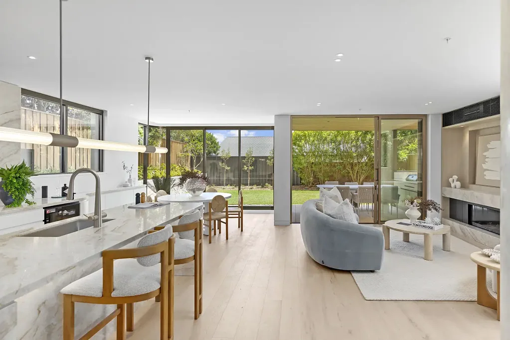 Queenscliff 3 Slaapkamer FOR SALE | GUIDE $4.1-$4.5 MILLION | MORTGAGEE IN POSSESSION