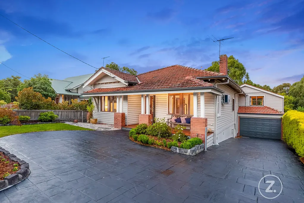 Kew 6房 蓝筹地段六卧 1327sqm阔地 已证年租$175K 显著扩展潜力 邻Willsmere Village 公园学校便捷 Blue-Chip Kew Opportunity: Income, Lifestyle & Future Potential on 1327sqm