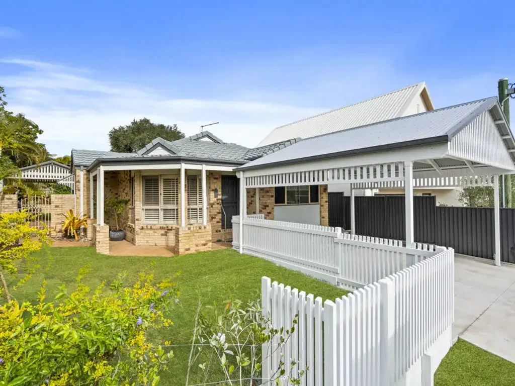 Holland Park West 3બેડરૂમ Luxurious Low Set Home - Unpack, Sit Back, Relax.