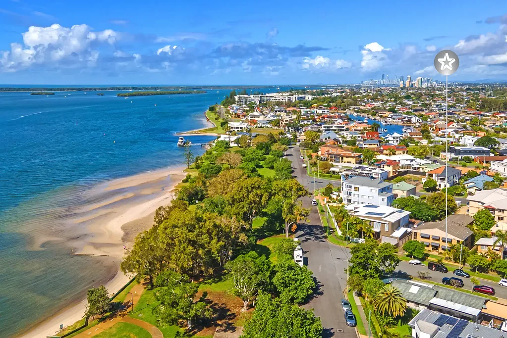 1/4 Milton Avenue, Paradise Point, QLD 4216