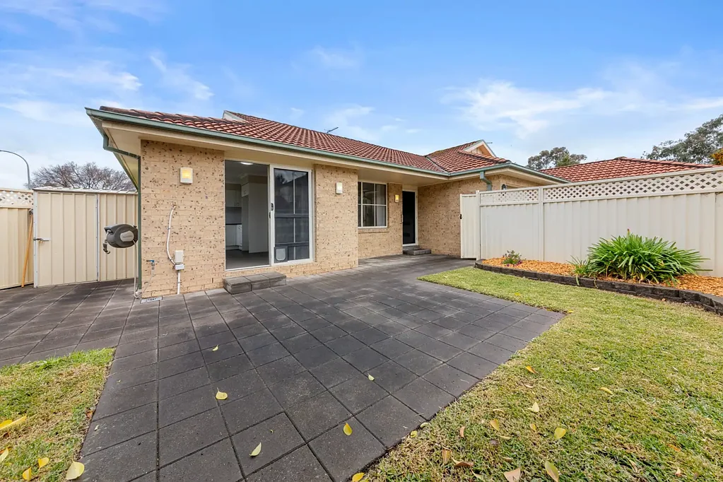 Neat 3 Bedroom Villa, Great Location!