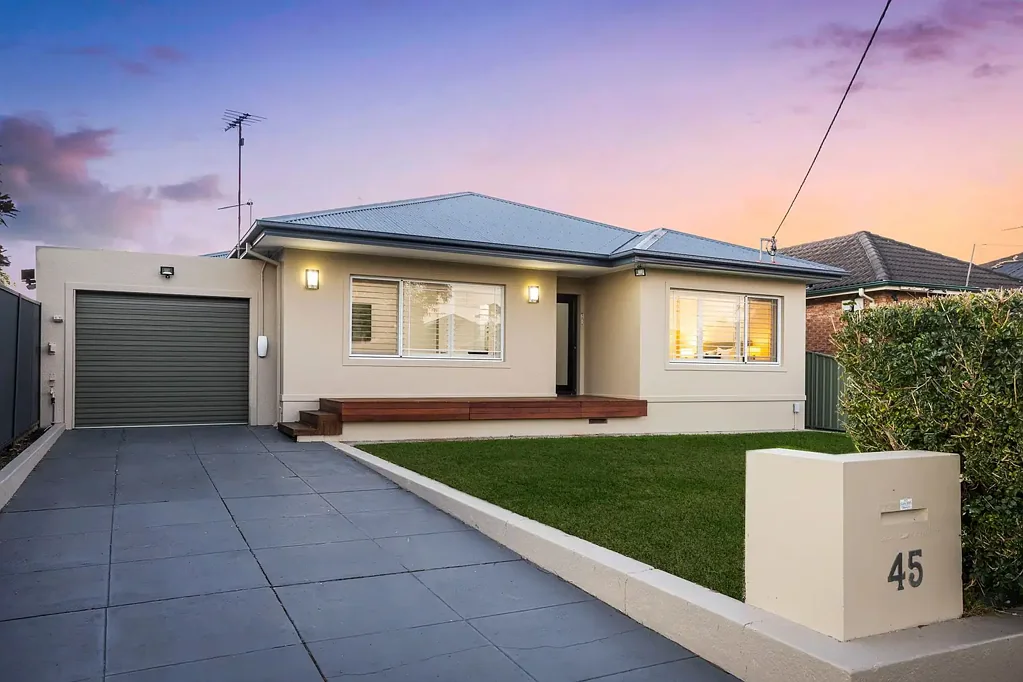 Caringbah South 5ਬੈੱਡਰੂਮ Redevelopment Opportunity - Single-Level Luxury & Resort-Inspired Living