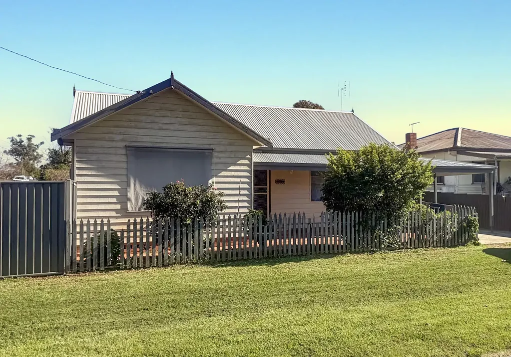 105 Ferry Street, Forbes NSW 2871