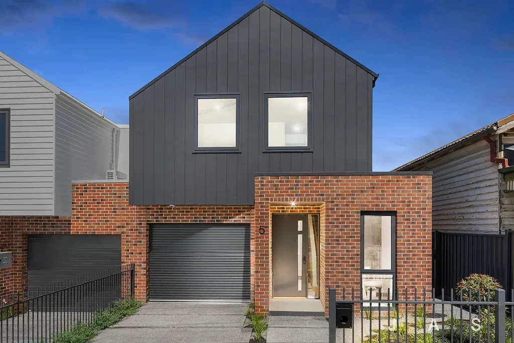 5 Charles  Street, Seddon, VIC 3011