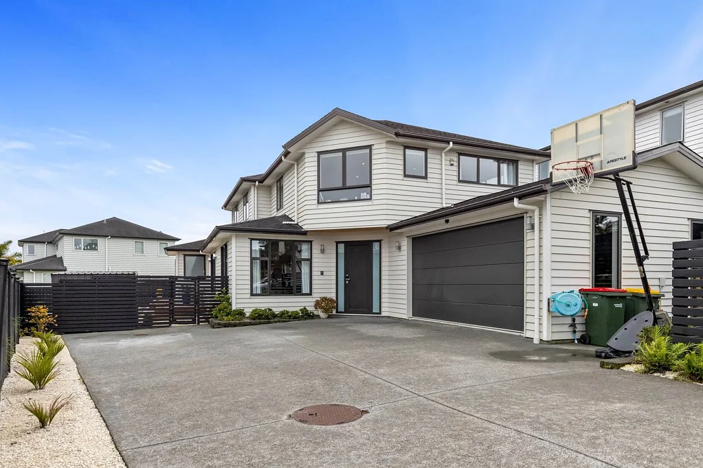 Orewa 5房  LOCATION. LIFESTYLE. OREWA.