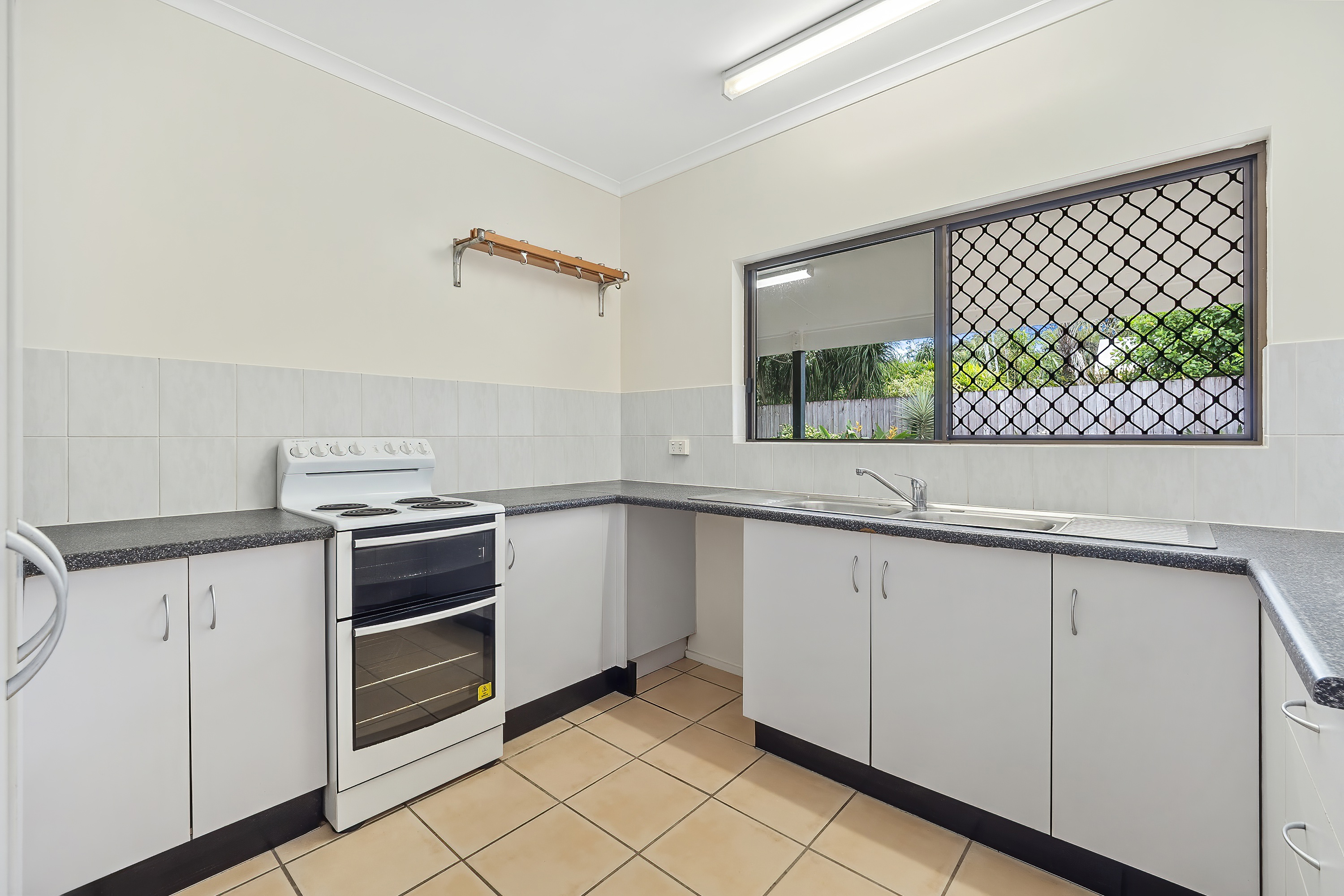 2 HARWOOD CL, BRINSMEAD QLD 4870, 0 rūma, 0 rūma horoi, House