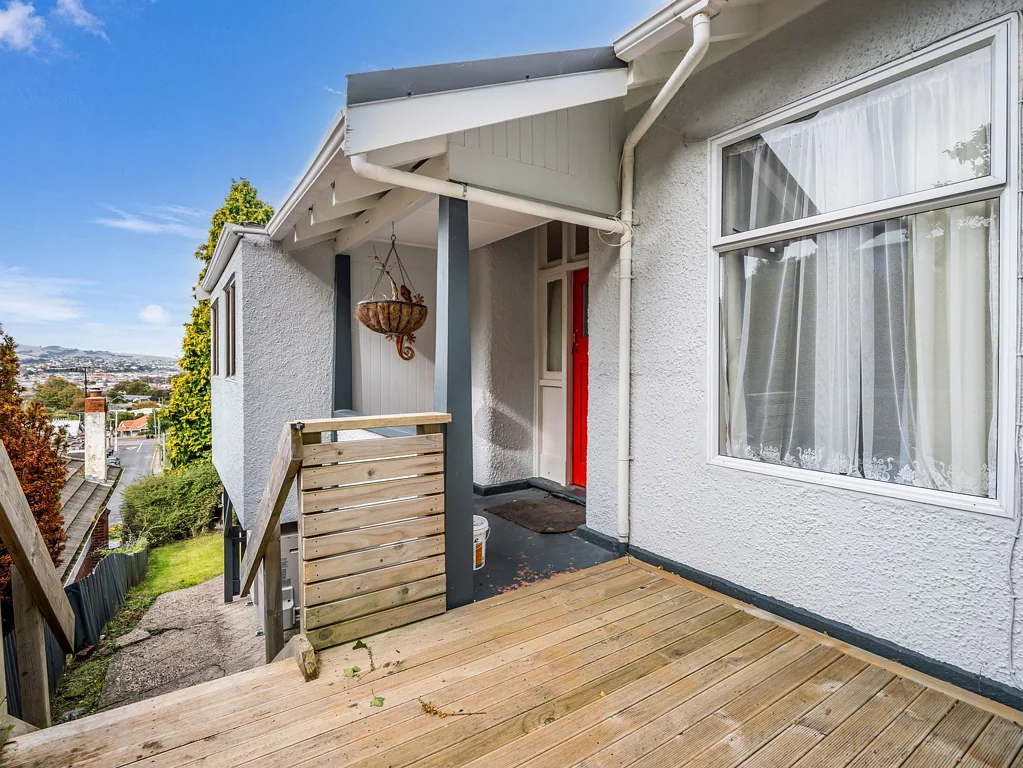 Caversham 3房  Elevated Home with Sunroom & Charm