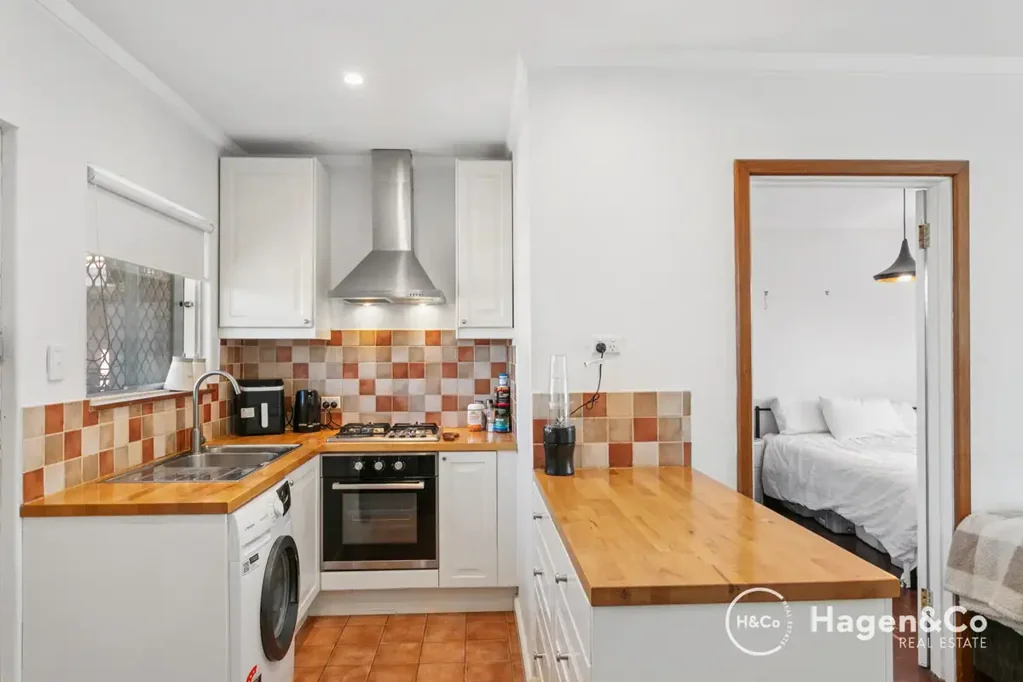 Stylish 1-Bedroom Apartment – Walk to Work or Catch the Free CAT Bus!