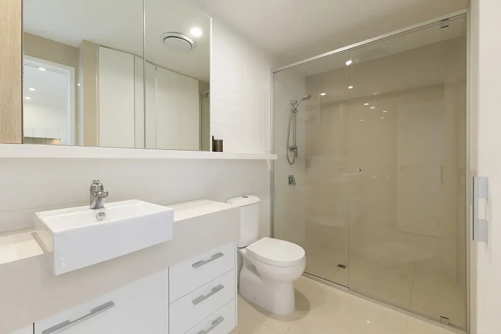 Broadbeach Waters 2房  Modern Waterfront 2 Bedroom Unit Walking Distance to the Beach