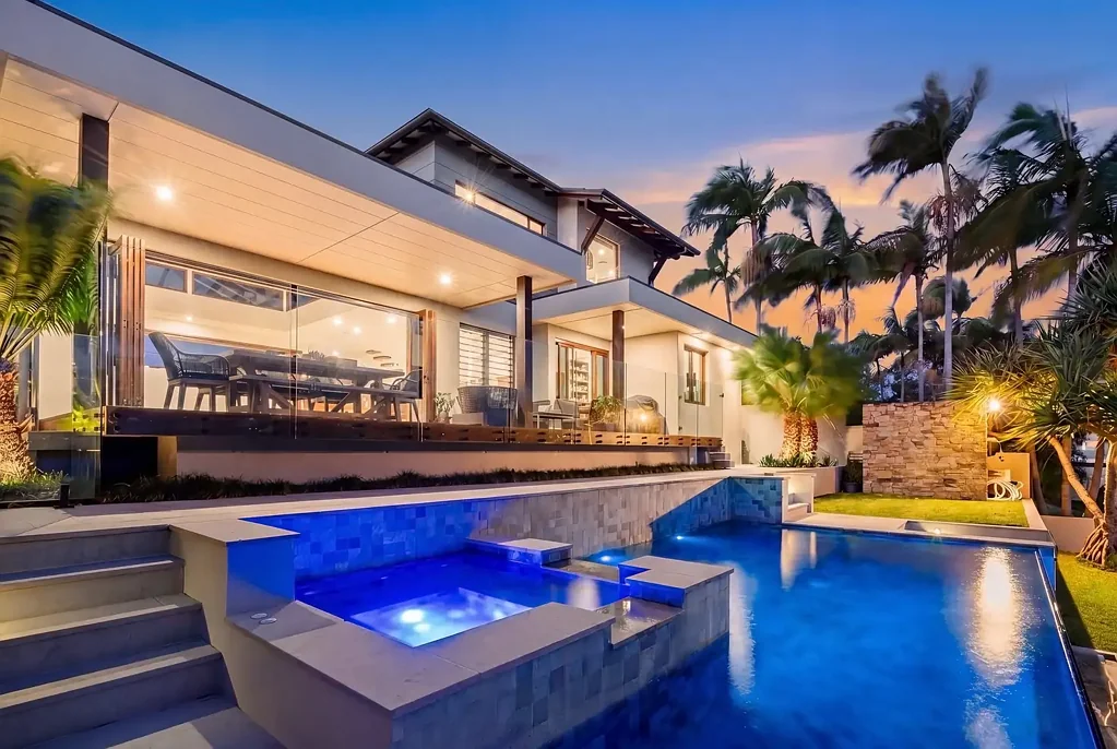 Burleigh Waters 4房  A position that offers an UNMATCHED LIFESTYLE in Burleigh