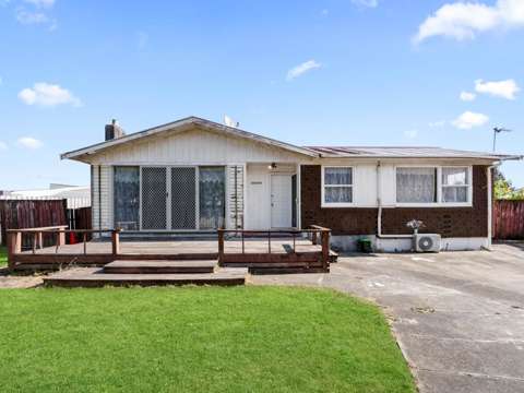 Manurewa 3部屋 Do up or build 4 houses with resource consent.