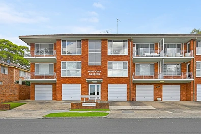 Oatley 2Moenga Elevated Turnkey Living in the Heart of Oatley