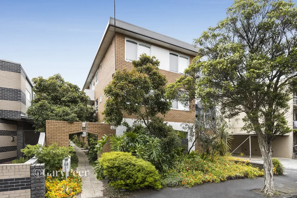 St Kilda East 2chambre Sunlit, spacious & superbly positioned