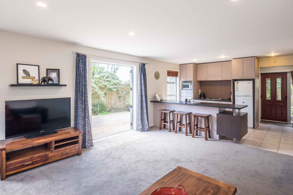 15c Marjory Close, Broadmeadows, Wellington, 5 Bedrooms, 2 Bathrooms