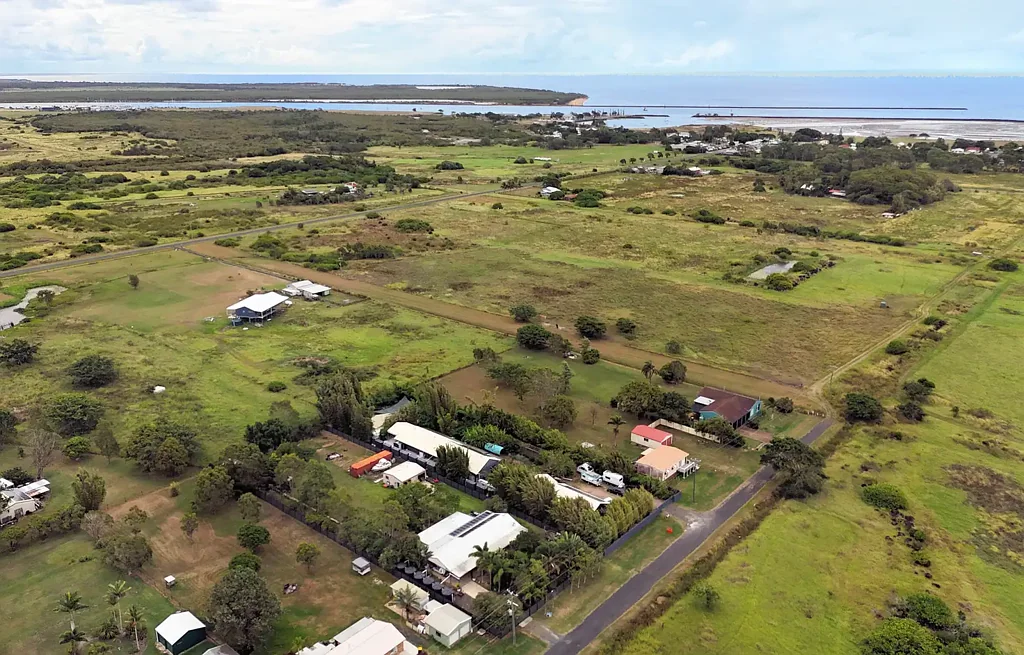 Burnett Heads 5બેડરૂમ Highly Sought After, Rarely Found, Large Beautifully Unique Home on 3331 SQM with Room for all the family & more Right in the Heart Of Burnett Heads