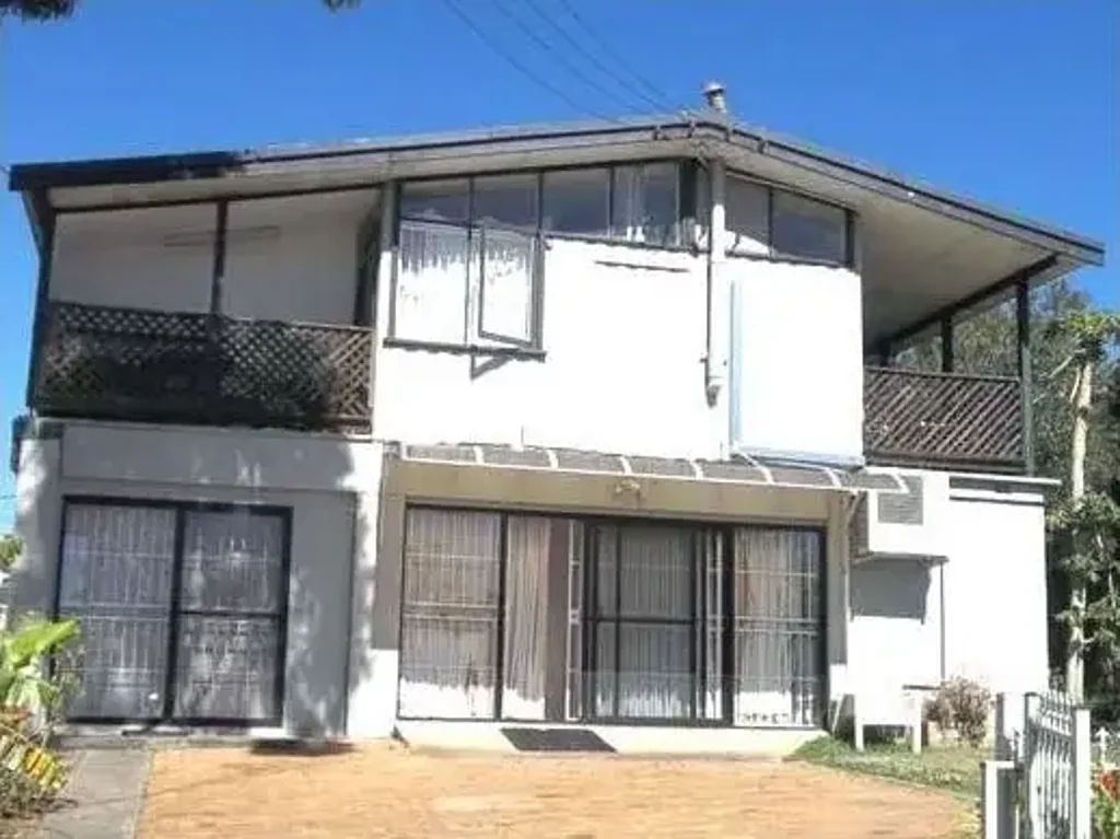 Rare find! 3BR Flat! Walk to Train!