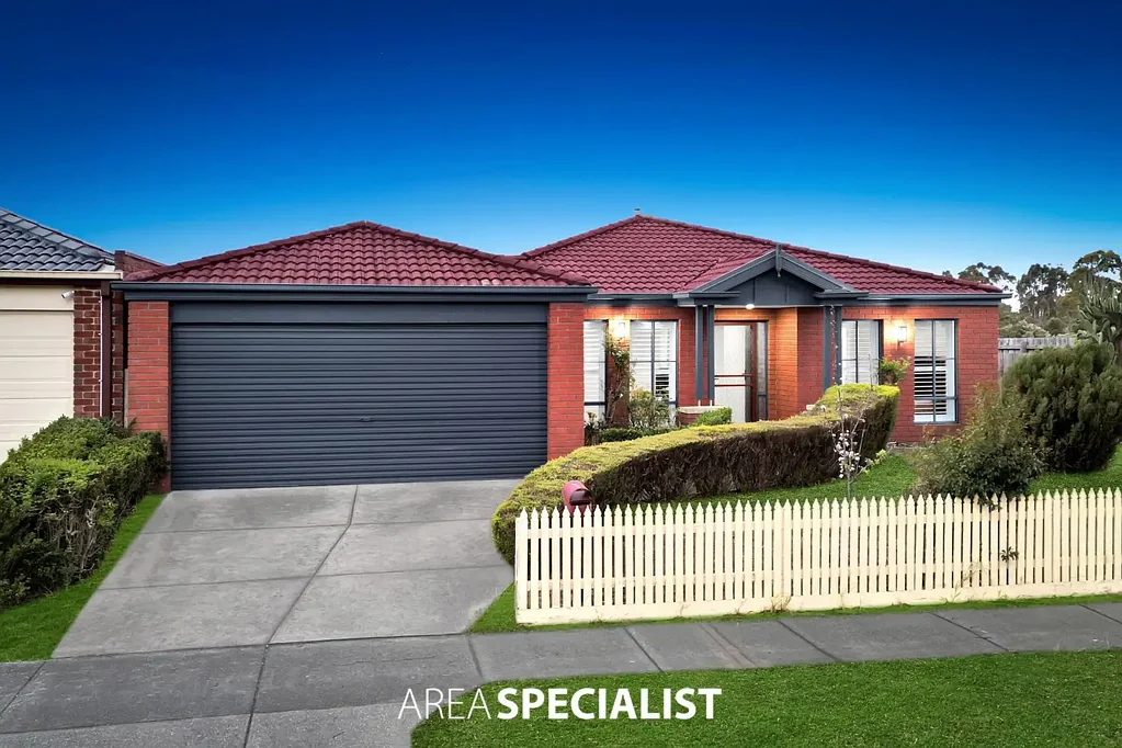 Cranbourne West 4Moenga Spacious Family Living with Lifestyle Convenience