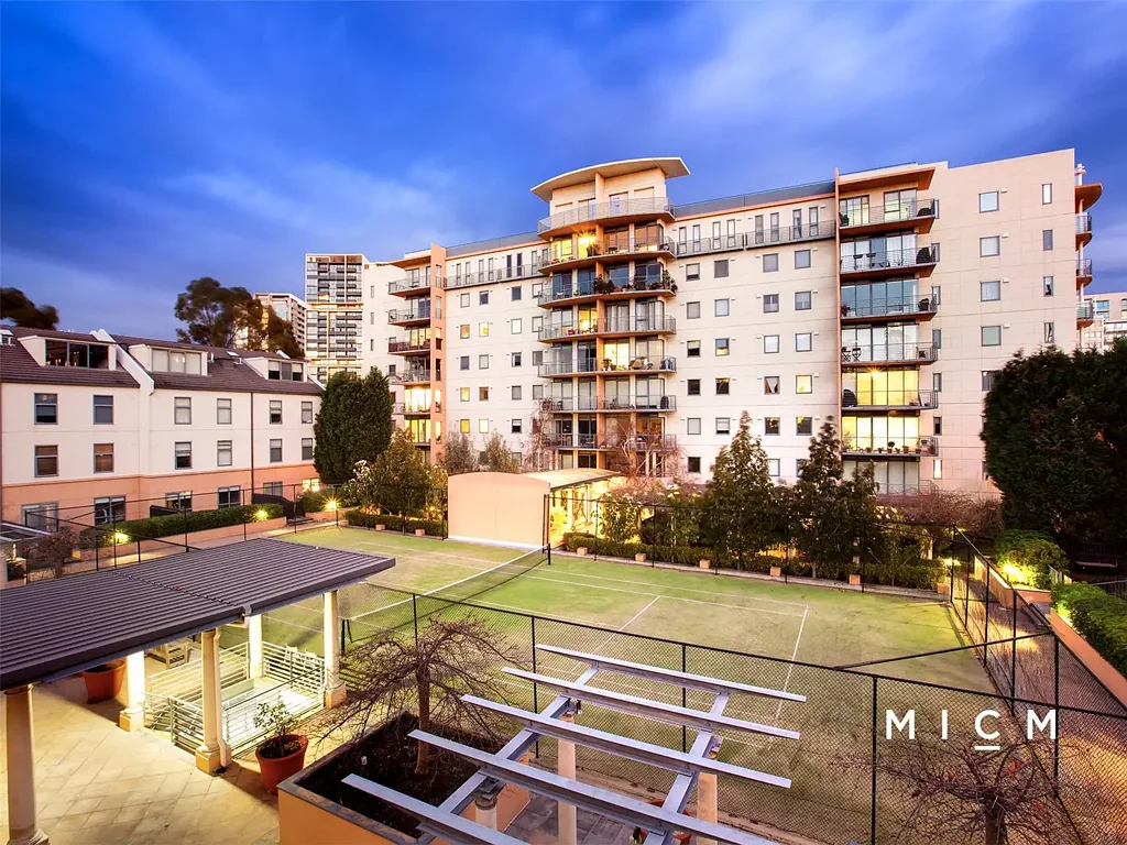 This spacious unfurnished two bedroom apartment at Southbank Royale will impress