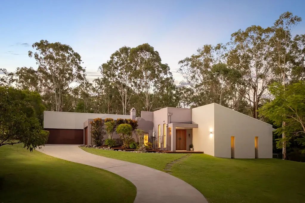 Pullenvale 4 Bedroom The Zen House: Striking Contemporary Retreat on 4,000sqm