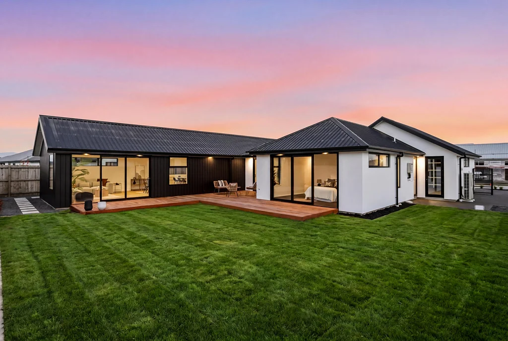 Lincoln 4Phòng ngủ 260m2+ of Style, Scale & Secure Parking Galore!