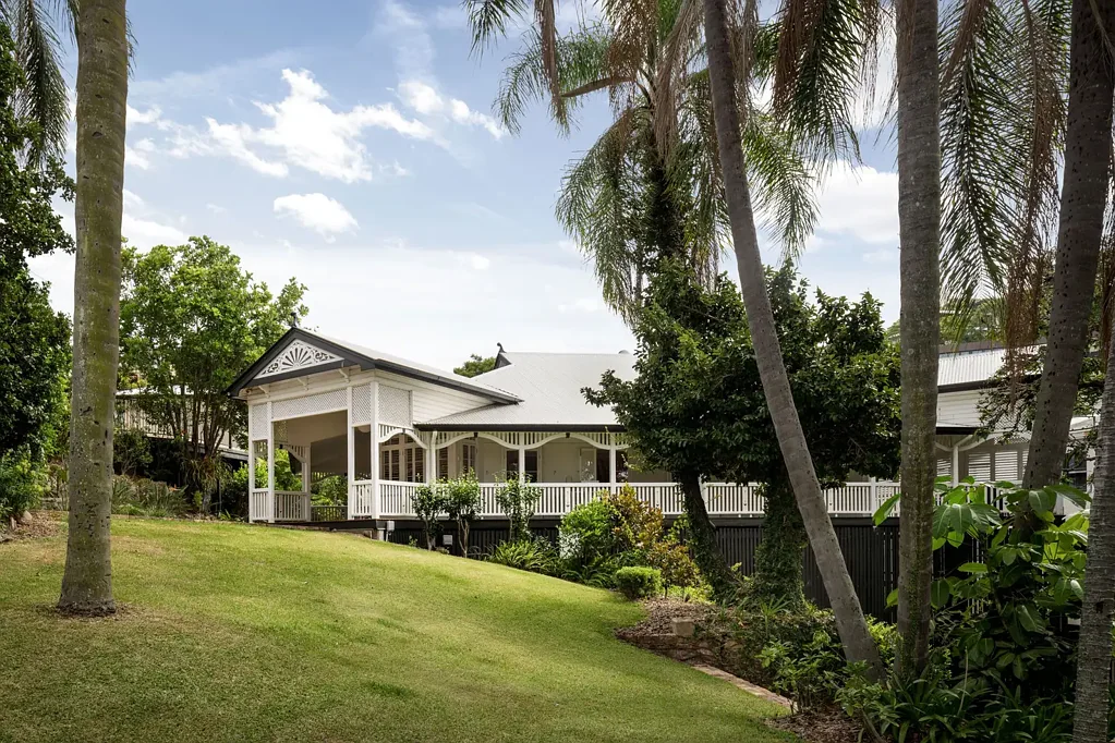 Hamilton 5 Bedroom 'Akoonah' - A Prestigious Hamilton Estate atop 2203sqm